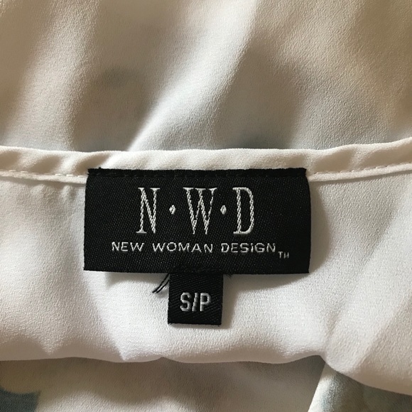 NWD white and blue floral sleeveless blouse - Picture 4 of 6